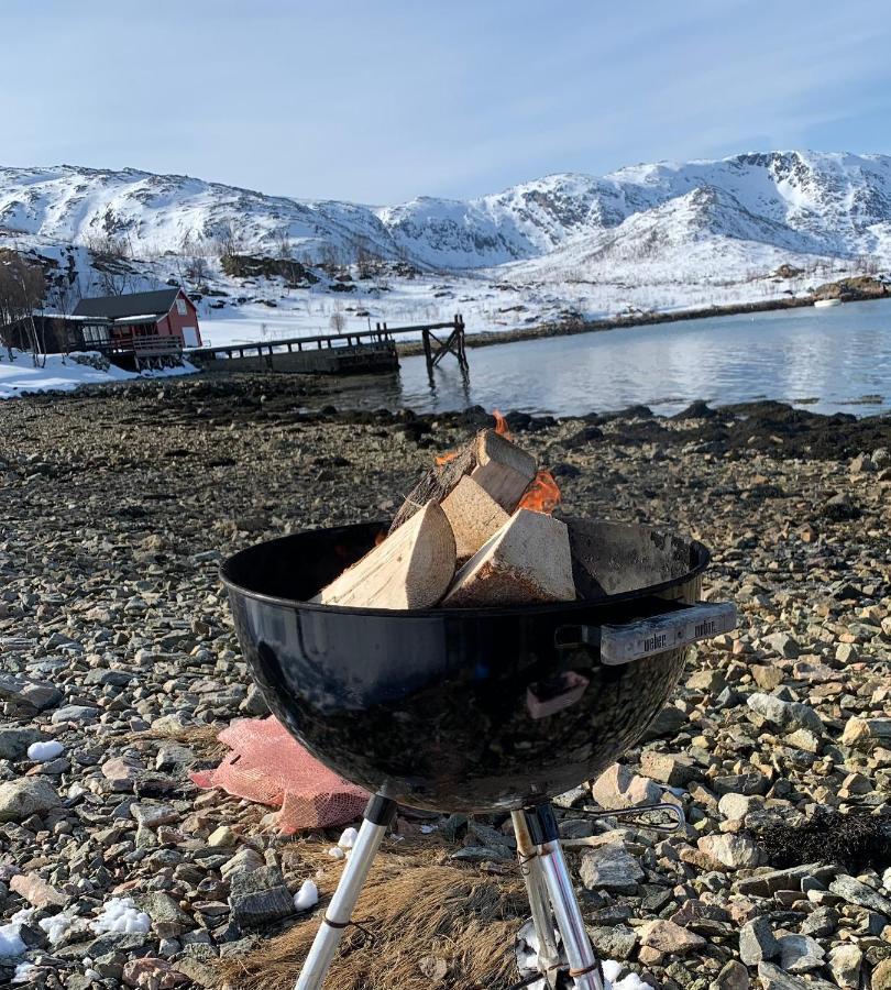 Kvaloya Apartment By The Sea Tromso Bagian luar foto