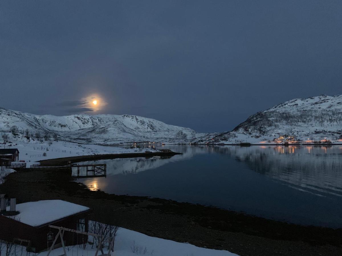 Kvaloya Apartment By The Sea Tromso Bagian luar foto