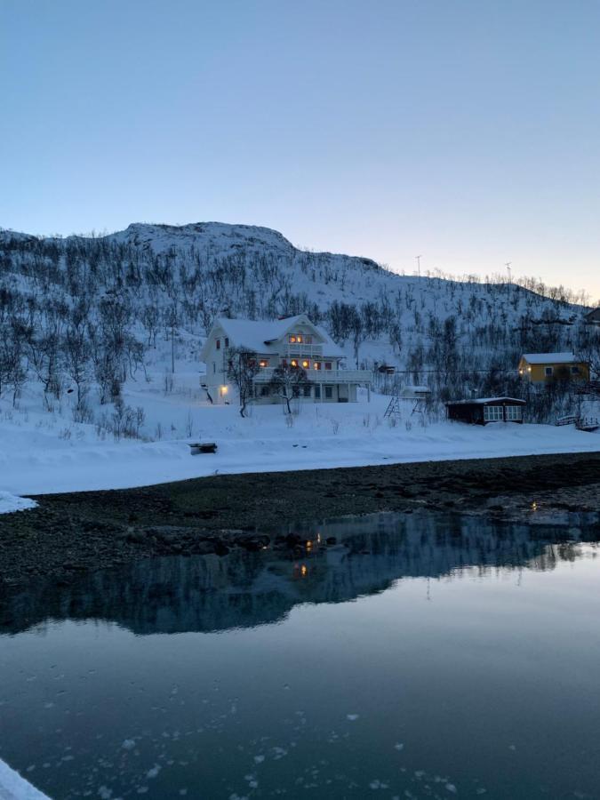 Kvaloya Apartment By The Sea Tromso Bagian luar foto