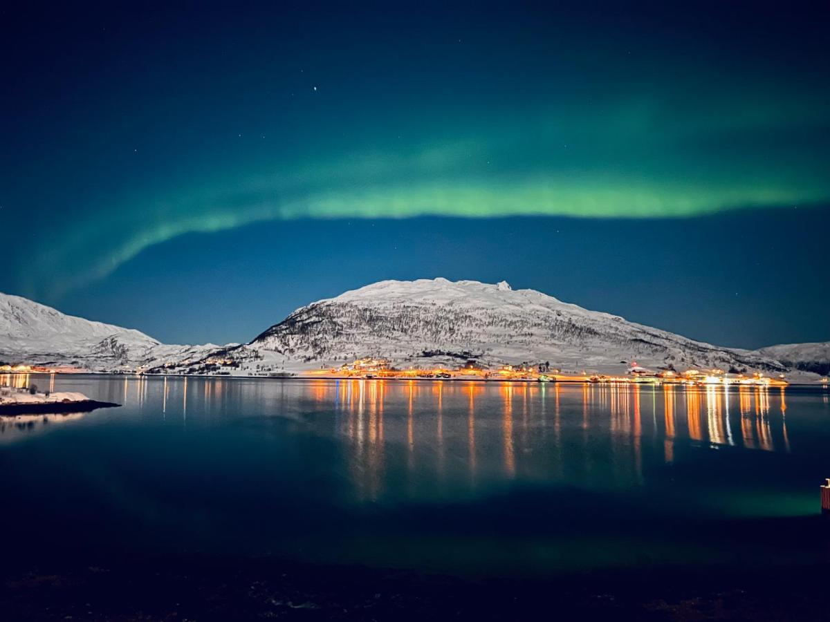 Kvaloya Apartment By The Sea Tromso Bagian luar foto